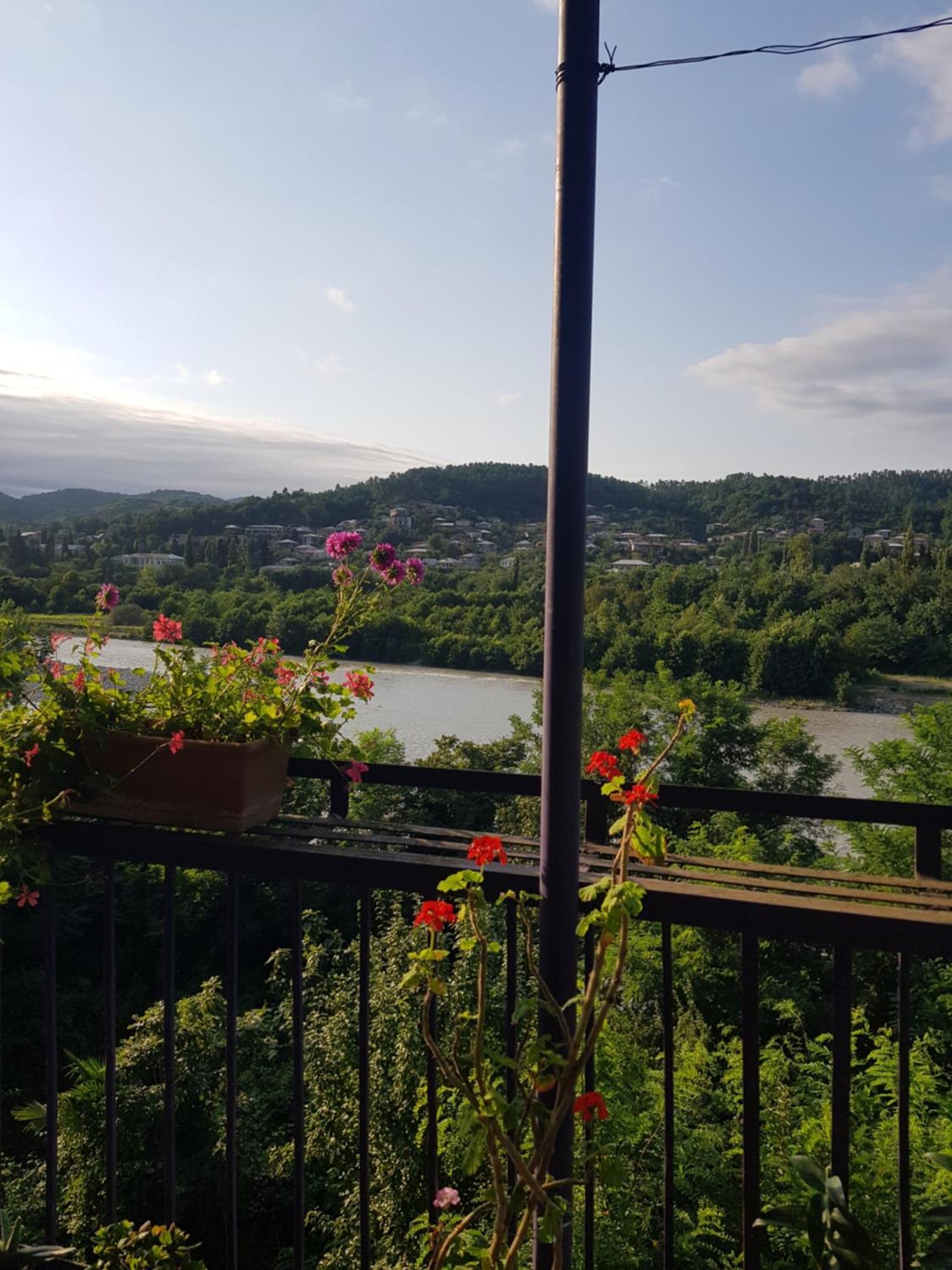 Hotel Shaumiani Кутаиси Экстерьер фото